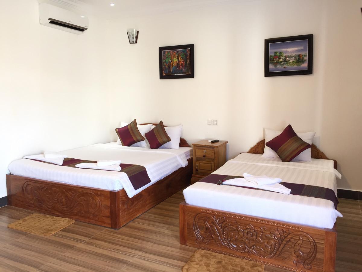 White Boutique Hotel And Residences Sihanoukville Room photo